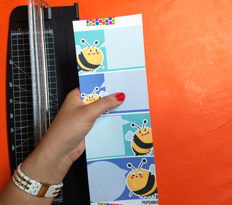 Print some ADORABLE bee lunch box notes and then turn them into a DIY notepad - you can give it as a gift, or just to keep it handy for yourself! Or, you can just use these free printable notes right from the sheet - enjoy!