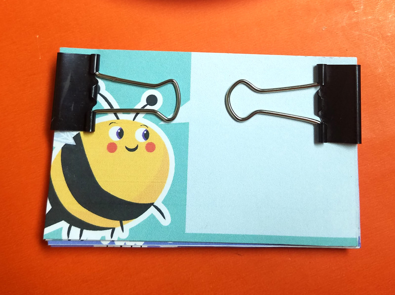 Print some ADORABLE bee lunch box notes and then turn them into a DIY notepad - you can give it as a gift, or just to keep it handy for yourself! Or, you can just use these free printable notes right from the sheet - enjoy!