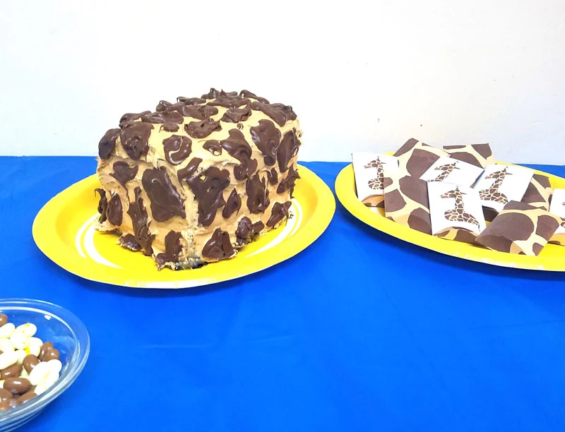 Make this adorable giraffe birthday cake for a birthday party with a giraffe theme or a safari or zoo themed party! This giraffe print cake is super easy for beginners.
