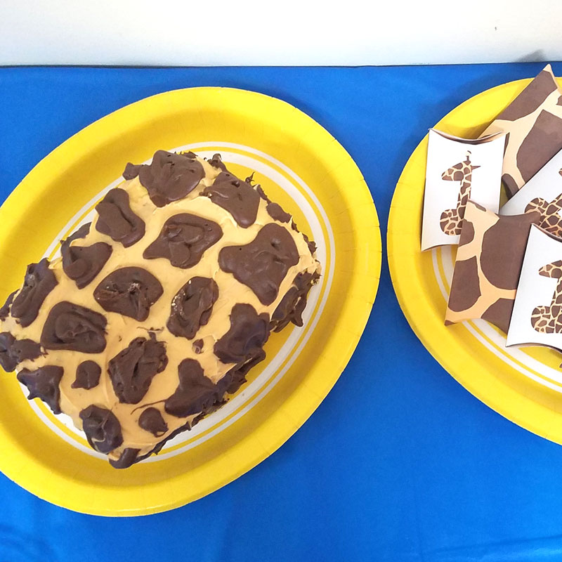 Make this adorable giraffe birthday cake for a birthday party with a giraffe theme or a safari or zoo themed party! This giraffe print cake is super easy for beginners.