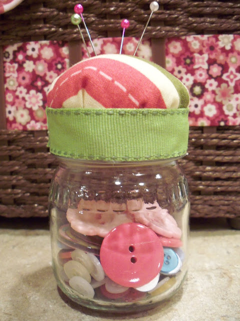 If you're looking for cool things to make with baby food jars, this list is perfect for you! You'll find easy recycled jar crafts for moms, teens, kids, and even toddlers!