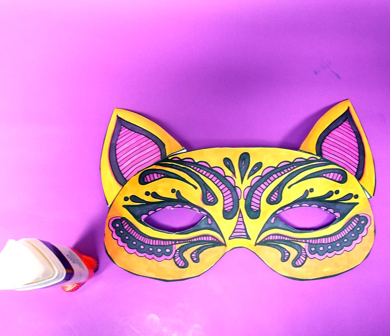 These cat masks printables are so beautiful and easy to make! You'll love the final result. It's cool as a halloween papercraft or for any time of year. These papercraft masks are available as adult coloring pages or as color-in crafts for kids, or even as a full color printable paper craft - and it's easy too!