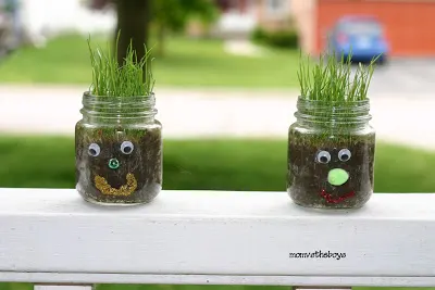 If you're looking for cool things to make with baby food jars, this list is perfect for you! You'll find easy recycled jar crafts for moms, teens, kids, and even toddlers!