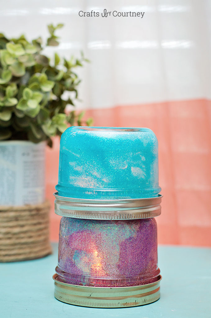 If you're looking for cool things to make with baby food jars, this list is perfect for you! You'll find easy recycled jar crafts for moms, teens, kids, and even toddlers!