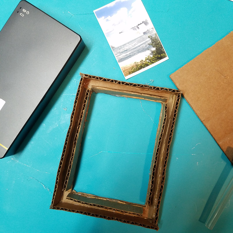 Make a fun DIY shadow box frame to give as a last minute photo gift that has meaning! Use recycled cardboard boxes to create meaningful DIY gifts - perfect for teens and tweens to make for their friends!