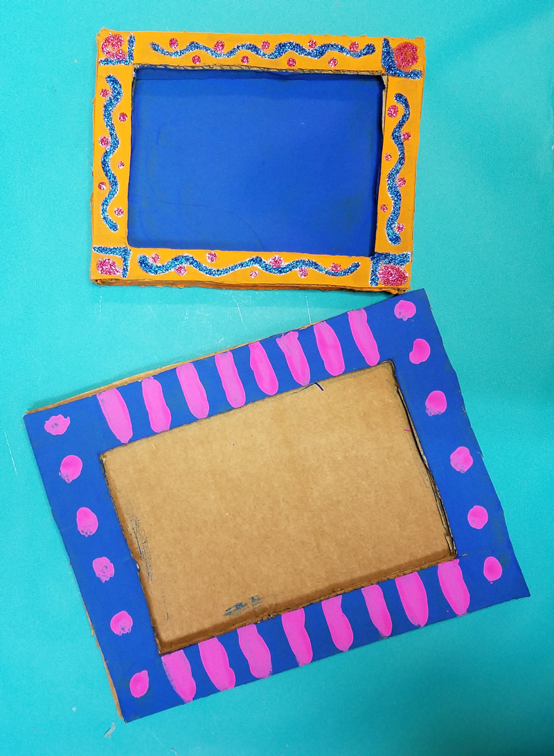 Make a fun DIY shadow box frame to give as a last minute photo gift that has meaning! Use recycled cardboard boxes to create meaningful DIY gifts - perfect for teens and tweens to make for their friends!