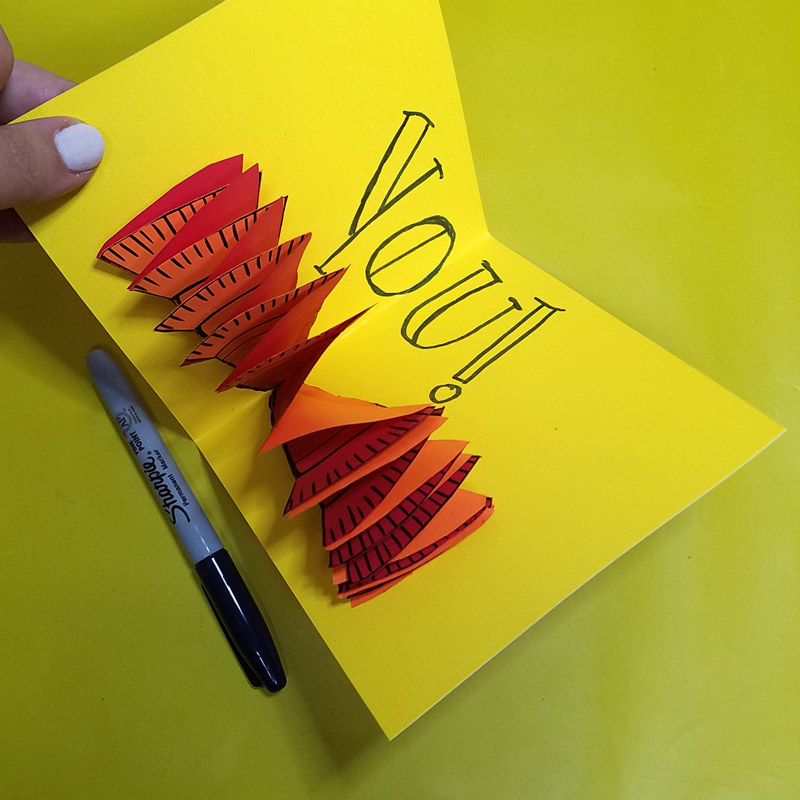 These free printable turkey feathers are so versatile and perfect for yoru Thanksgiving crafts for adults and for kids! You can make a pop up card with them or any Thanksgiving turkey paper craft