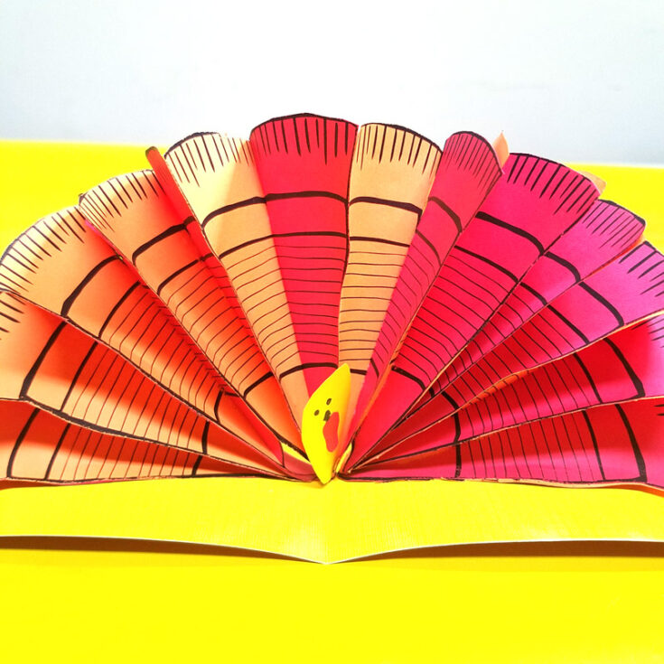 Pop Up Turkey Craft - free printable Turkey feathers * Moms and Crafters