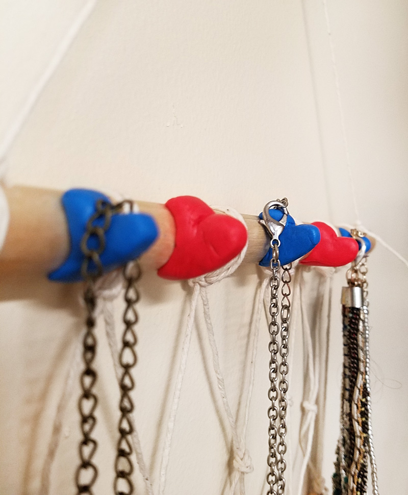 Make this fun valentine's day craft for tweens and teens - a heart hanging jewelry organizer! the heart hooks on this are super cool and it's a cool DIY project for teens and tweens to make - easy too! #hearts #valentinesday #tweencrafts #tweencraft #teencraft