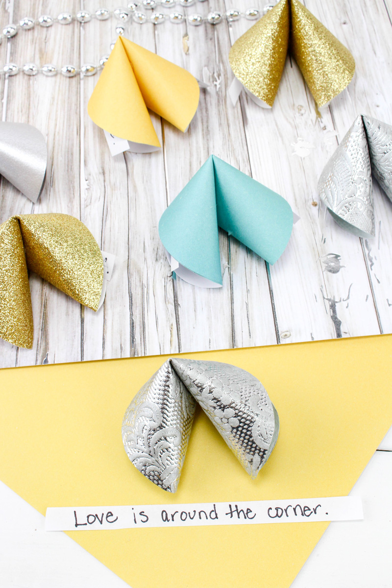 Make these super easy DIY paper fortune cookies - a super cool and simple (and cheap) DIY craft for teens and tweens. Perfect for new years eve celebrations or for any party or just for fun! #Newyearseve #newyear #papercraft #papercrafts #paper