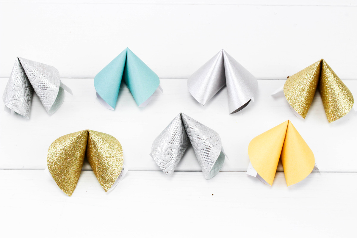 Make these super easy DIY paper fortune cookies - a super cool and simple (and cheap) DIY craft for teens and tweens. Perfect for new years eve celebrations or for any party or just for fun! #Newyearseve #newyear #papercraft #papercrafts #paper