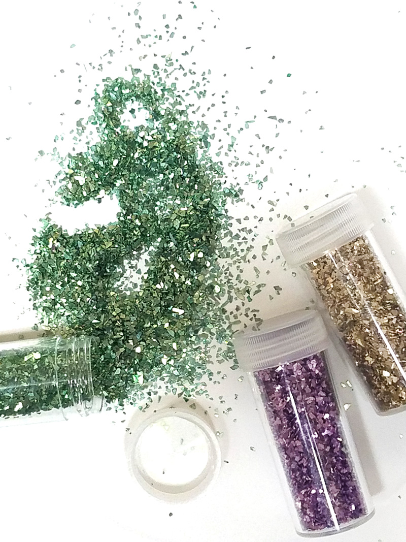 If you love crafting with glitter but want an eco friendly glitter option, these biodegradable glitter ideas inclde some glitters and glitter alternatives. #glitter #teencrafts #ecofriendly