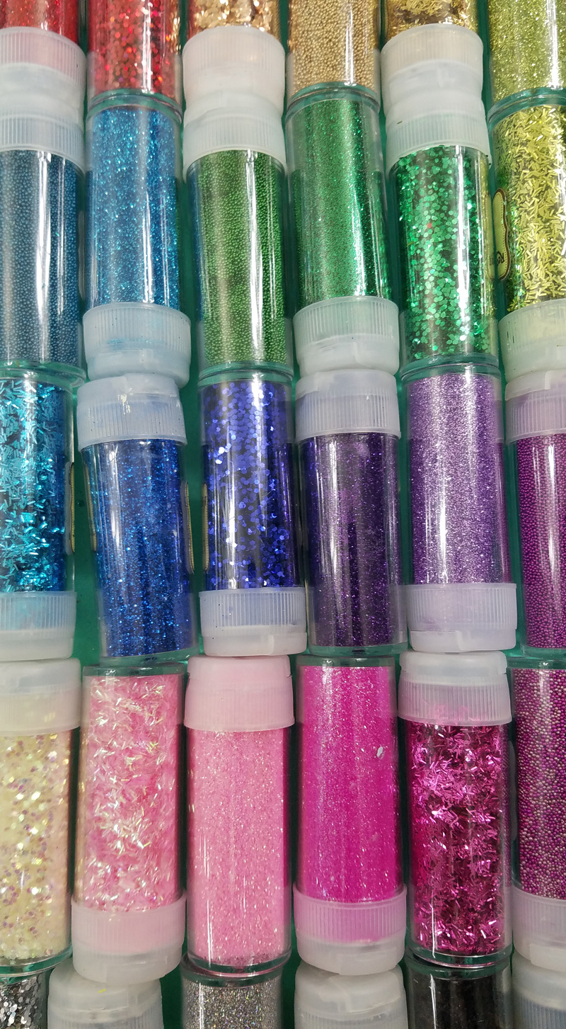 If you love crafting with glitter but want an eco friendly glitter option, these biodegradable glitter ideas inclde some glitters and glitter alternatives. #glitter #teencrafts #ecofriendly