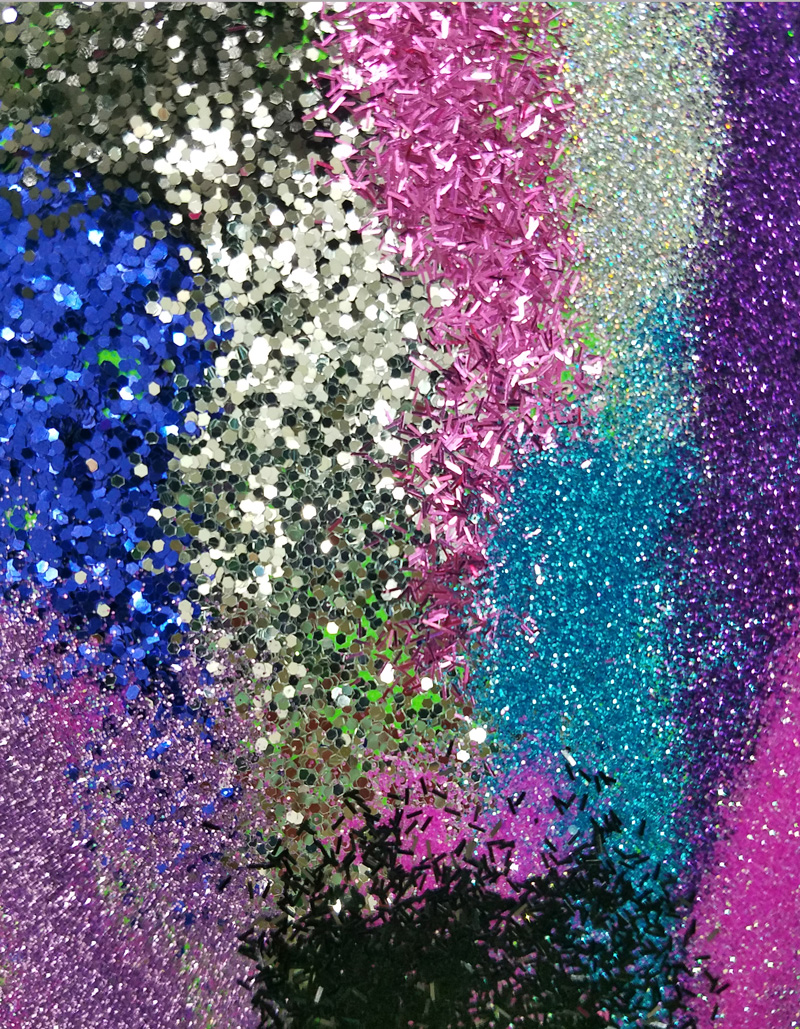 If you love crafting with glitter but want an eco friendly glitter option, these biodegradable glitter ideas inclde some glitters and glitter alternatives. #glitter #teencrafts #ecofriendly