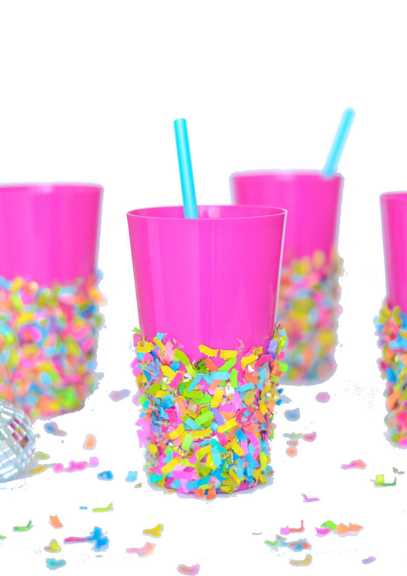 These cool and easy DIY ideas are the perfect birthday party crafts for tweens and teens! They include really easy craft ideas for big kids that are quick and easy and perfect for a birthday party, bat mitzvah, or quinceanera. #crafts #teencrafts #tween