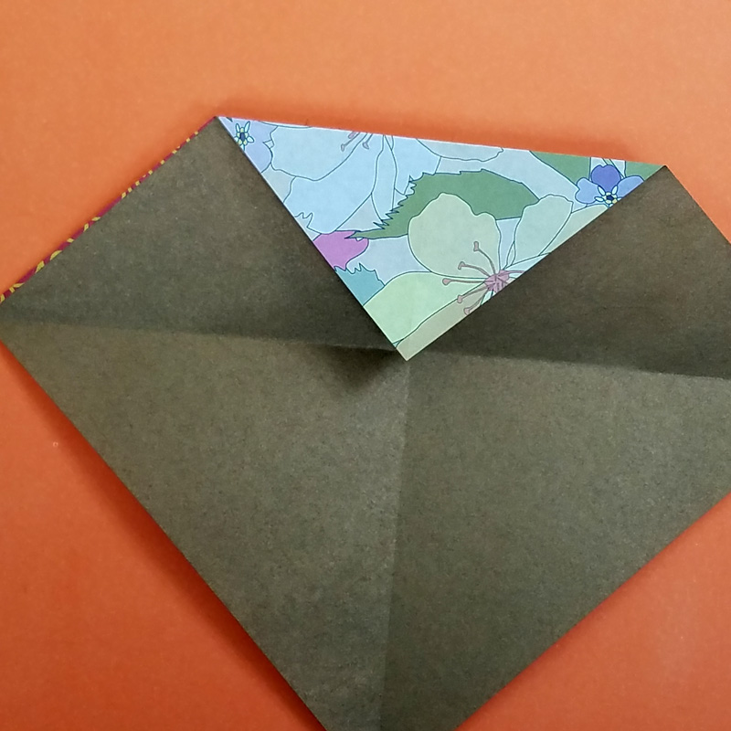 Make this sweet little origami heart card craft - an easy and fun paper craft for tweens and the perfect valentine's day craft for teens too! #valentinesday #valentine #teencraft #tweencraft #papercraft #origami #heart