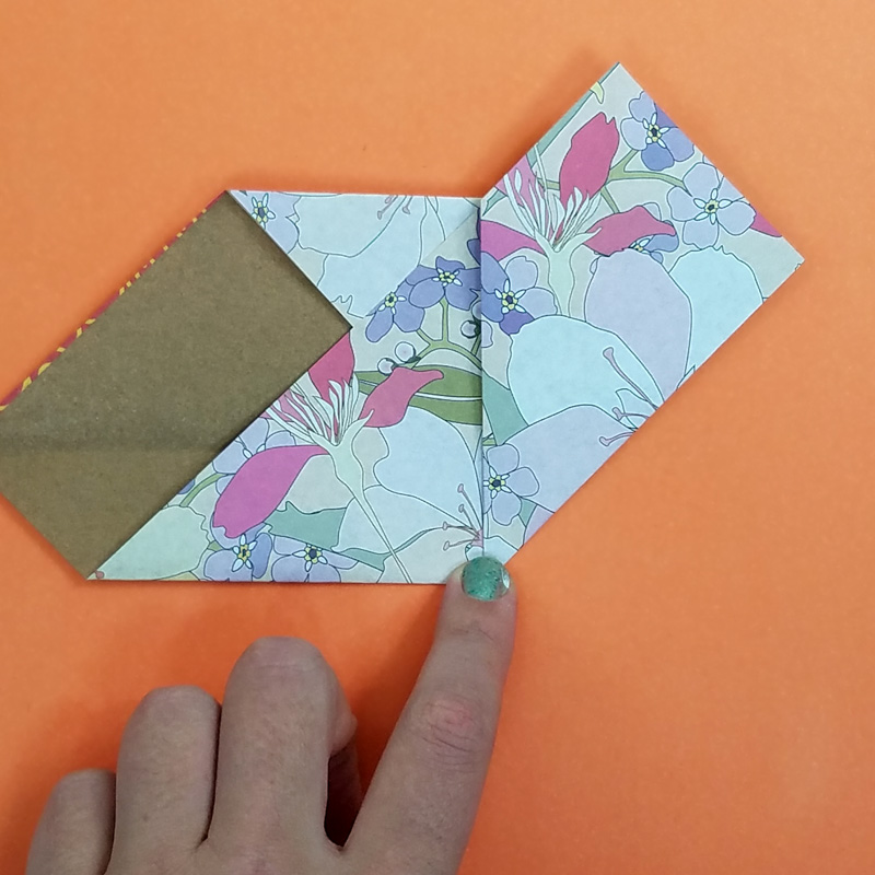 Make this sweet little origami heart card craft - an easy and fun paper craft for tweens and the perfect valentine's day craft for teens too! #valentinesday #valentine #teencraft #tweencraft #papercraft #origami #heart