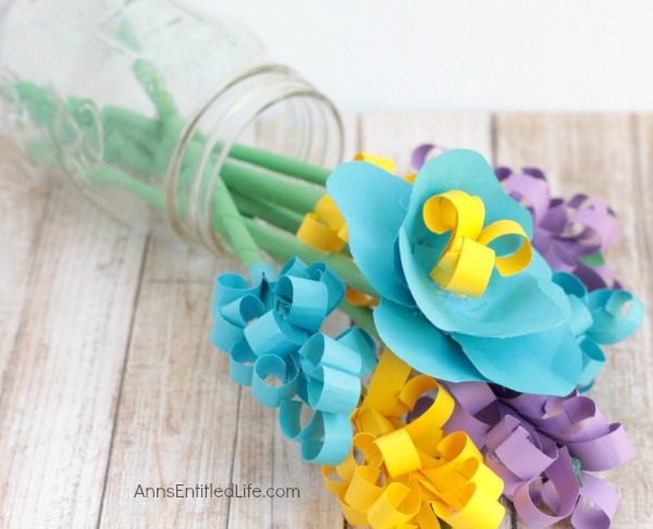 Try these fun crafts for tweens with paper - you'll want to do every one! They're quick and easy and perfect for teens too! You'll love these art projects and papercraft ideas! #papercraft #teencrafts #tween