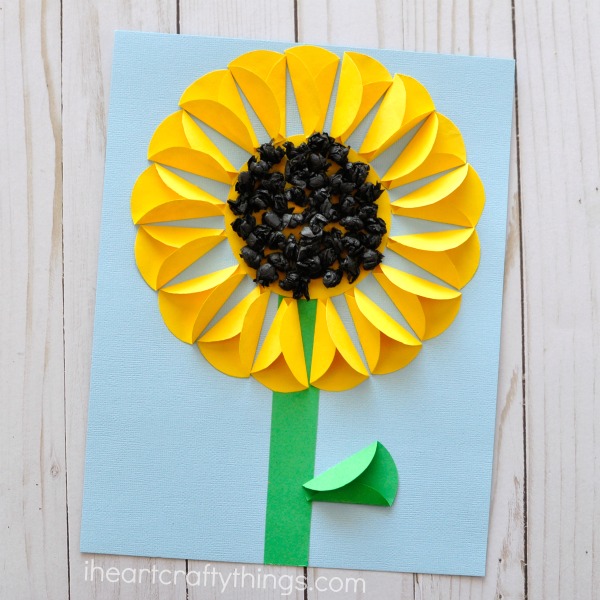 Try these fun crafts for tweens with paper - you'll want to do every one! They're quick and easy and perfect for teens too! You'll love these art projects and papercraft ideas! #papercraft #teencrafts #tween