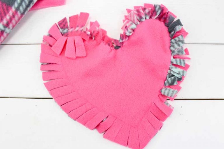 Valentine Pillows No Sew Fleece Tie Heart Pillows * Moms and Crafters