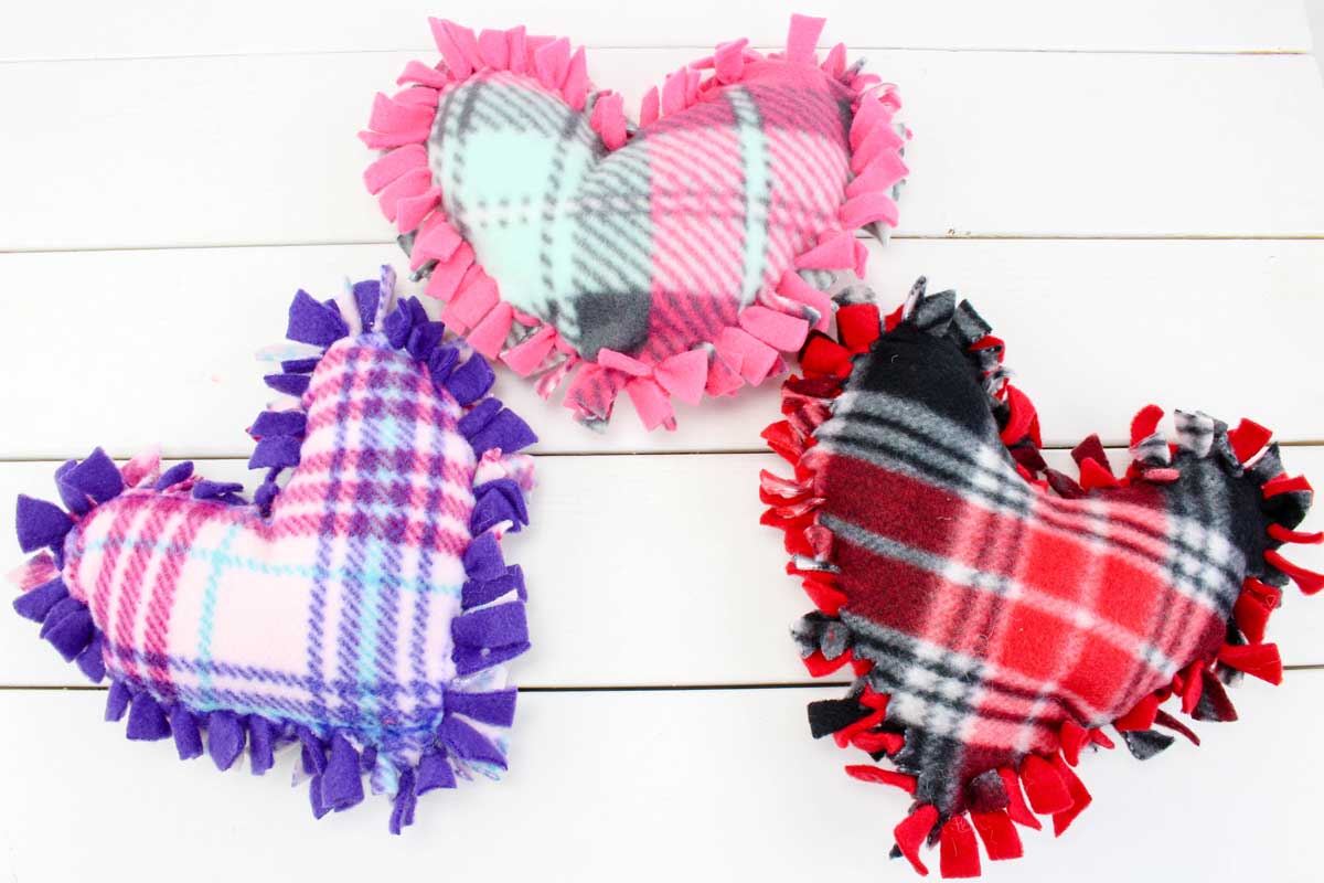 Fleece Tied Valentine Heart Wreath Craft Kit - Makes 3