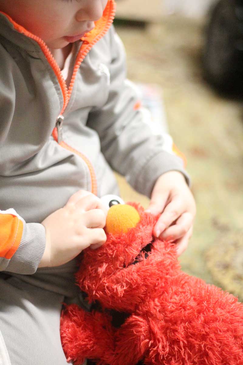 Such cute toys! If you're looking for Elmo toys for toddlers and 2 year olds, these are perfect. They make great gifts for toddlers who love Sesame street. #Elmo #sesamestreet #toddlers