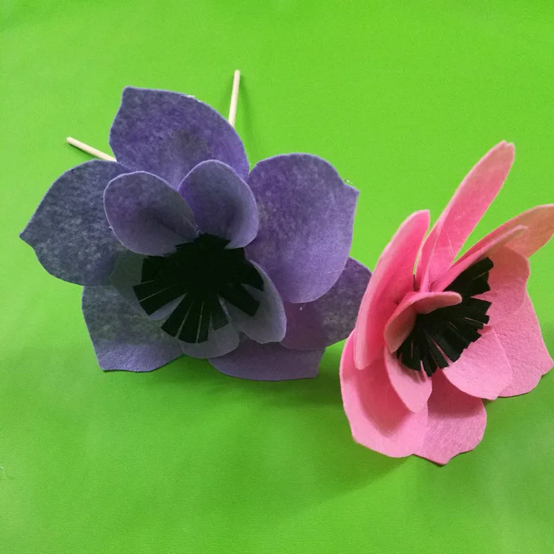 Learn how to make felt flowers with a simple template and tutorial!