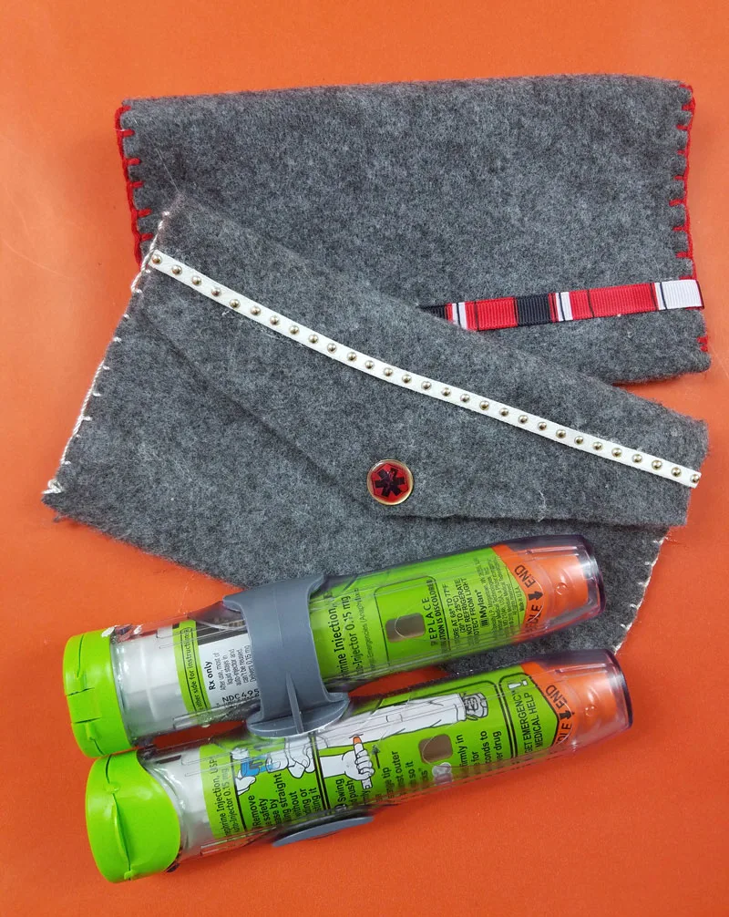 Create your own epipen case - a lifesaver if you have food allergies in your family!