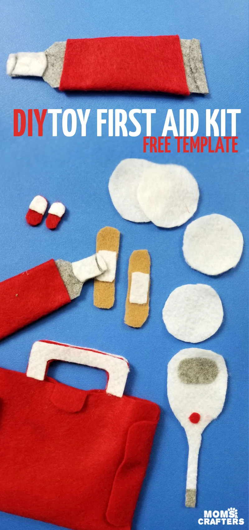 DIY toy first aid kit - make your own no-sew first aid set to use with doll play! Perfect for July 4th and independence day and teaching your child about summer time injuries! #july4th #summer #diytoy #momcraft