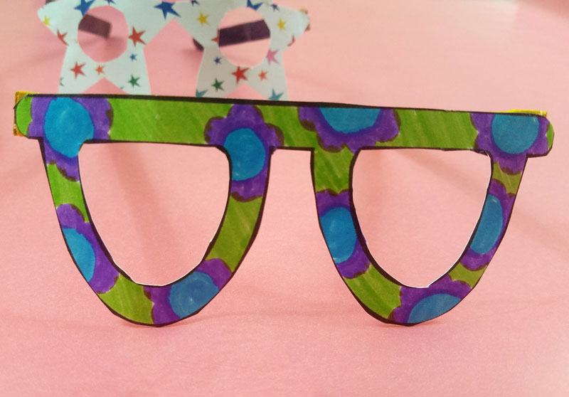 Paper Glasses - Color-in Pretend Glasses Craft * Moms and Crafters