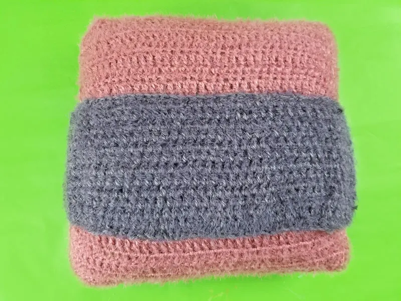 Crochet throw pillow step 10