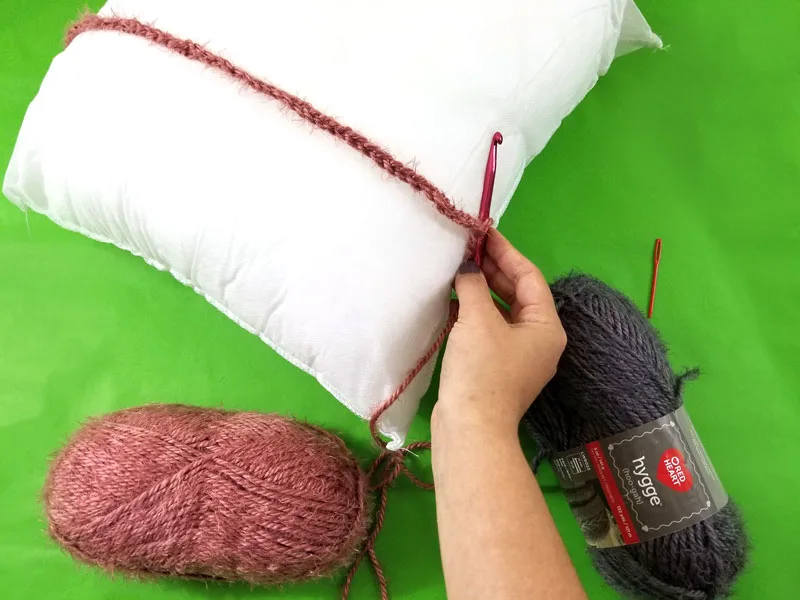 Crochet throw pillow step 2