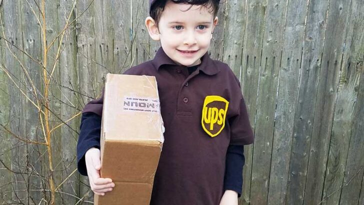 UPS Delivery Costume - DIY Real Clothing Costume * Moms and Crafters