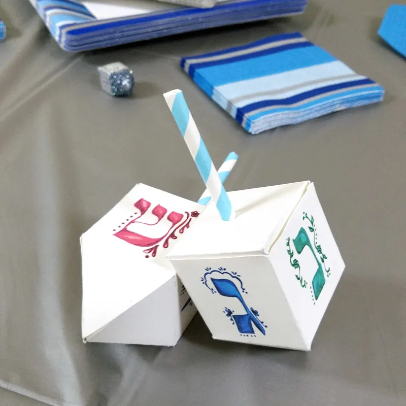 Hanukkah crafts - dreidel treat boxes