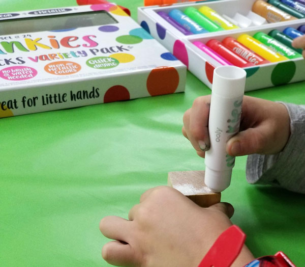 Gifts for creative kids - OOLY Chunkies Paint sticks