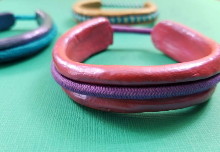 Hair Tie Bracelet DIY Make a Hair Tie Holder * Moms and Crafters