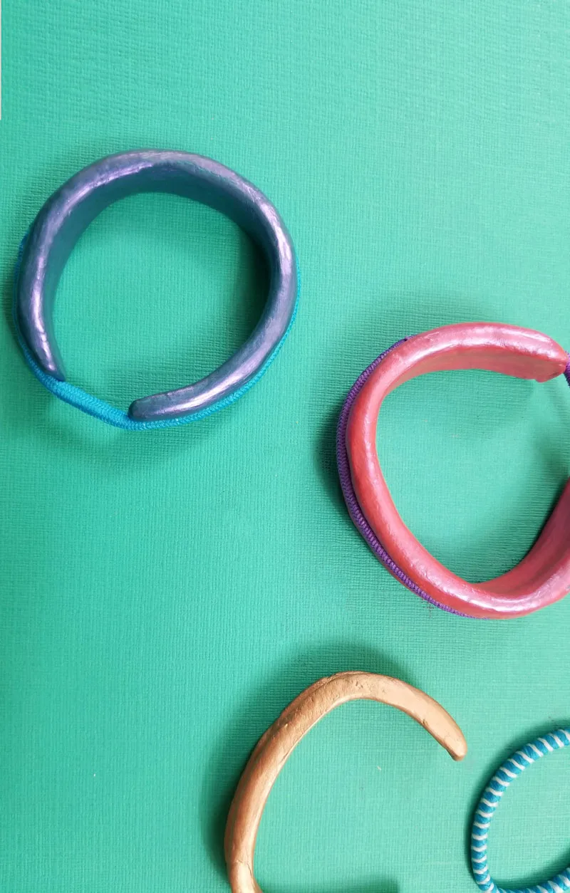 Make your own hair tie bracelets - this is brilliant!
