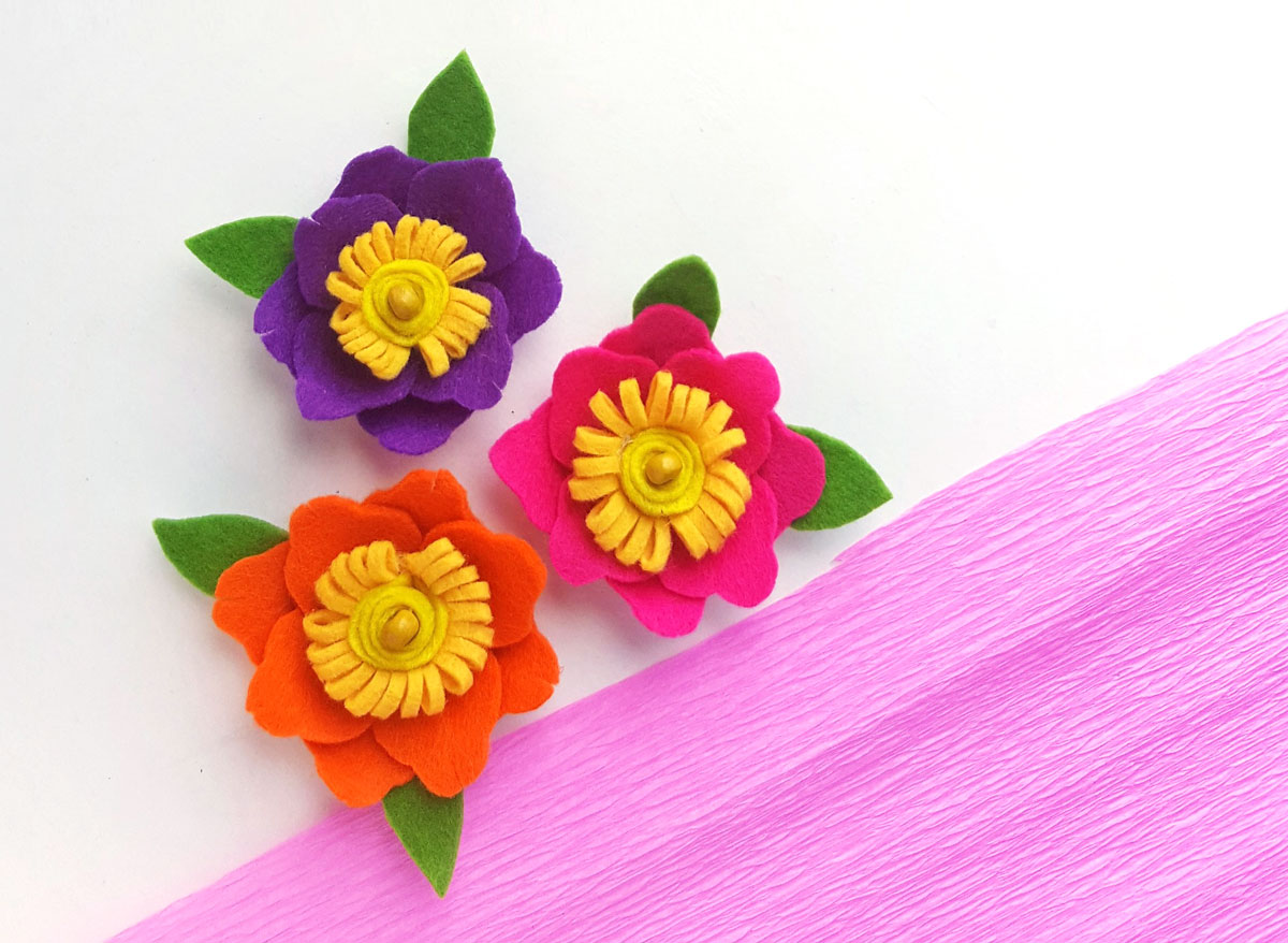 DIY Felt Flowers - Free Printable Template * Moms and Crafters