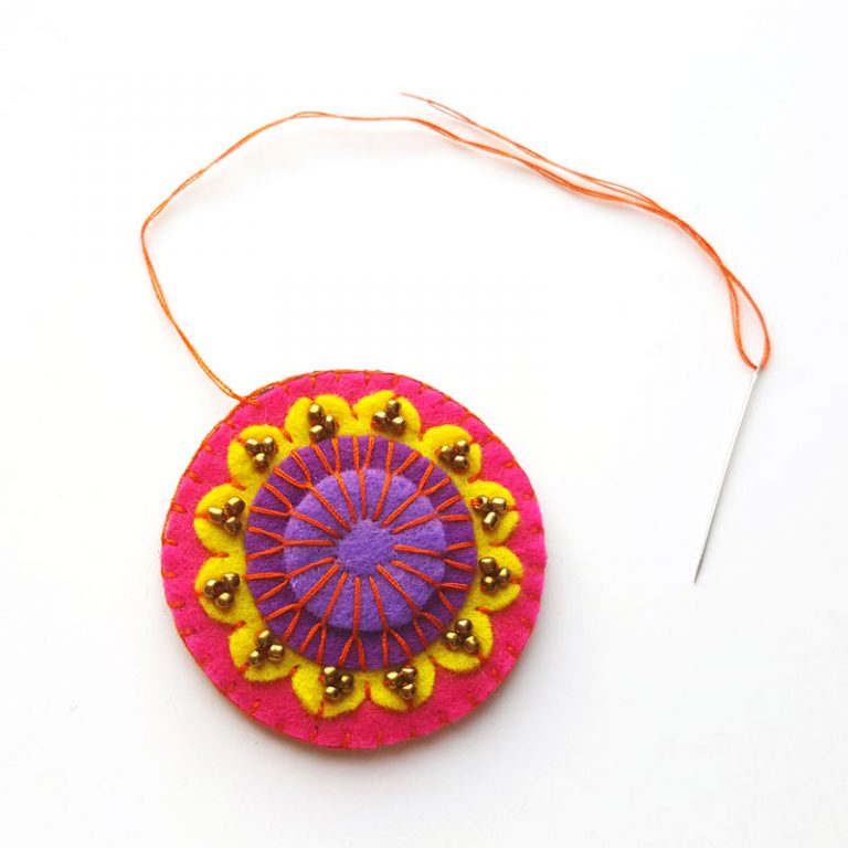 DIY Felt Necklace HandStitched Pendant * Moms and Crafters