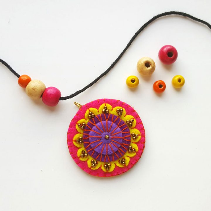 DIY Felt Necklace HandStitched Pendant * Moms and Crafters