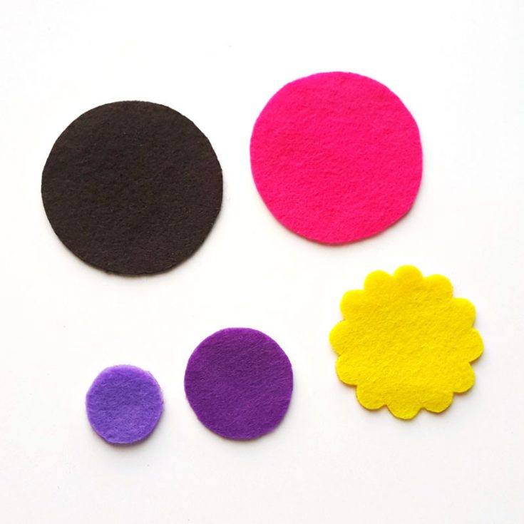 DIY Felt Necklace HandStitched Pendant * Moms and Crafters