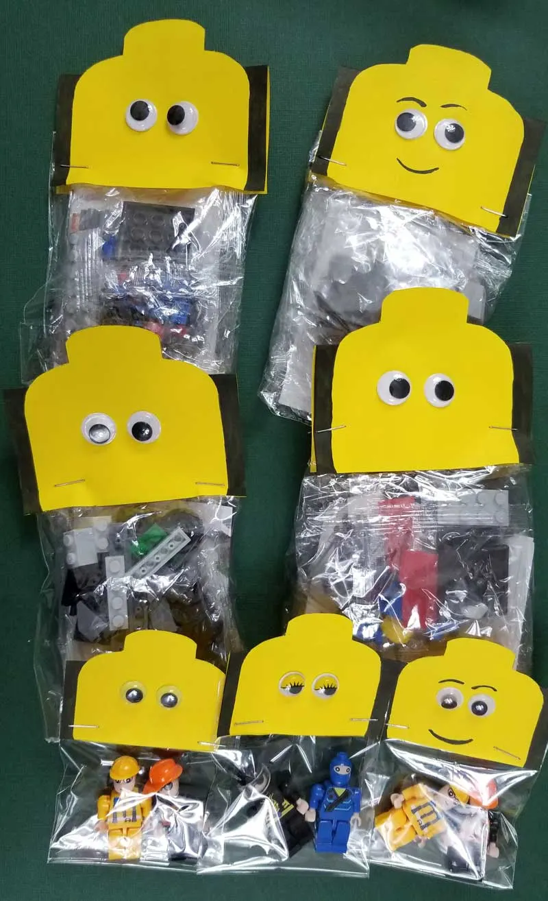 Download these minifigure LEGO inspired treat bag toppers for your next boy's or girls birthday party!