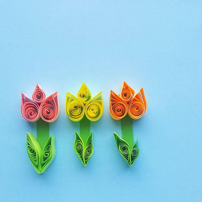 Paper Quilling Tulips - Paper Craft for Spring * Moms and Crafters