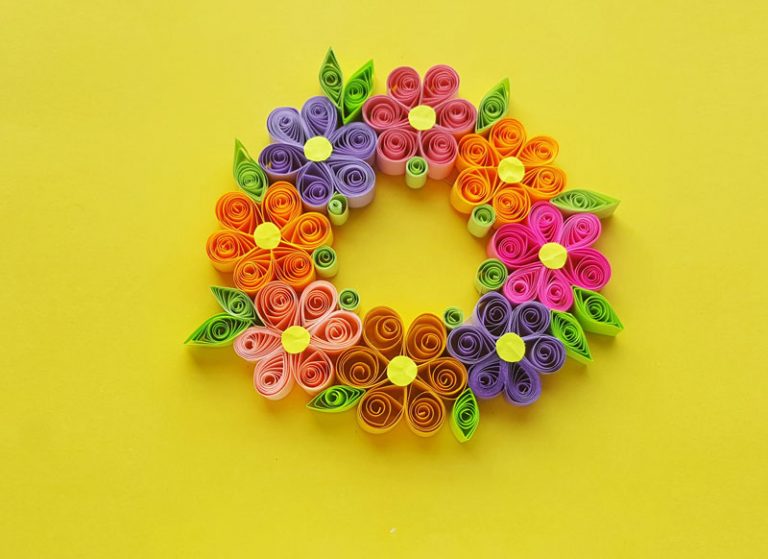 Paper Quilling Wreath with Easy Quilled Paper Flowers