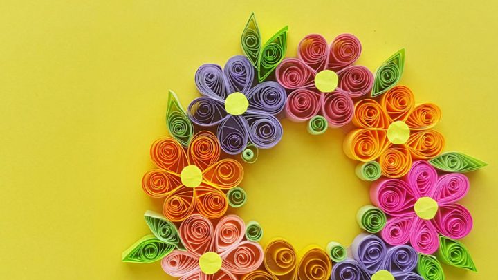 paper-quilling-wreath-with-easy-quilled-paper-flowers