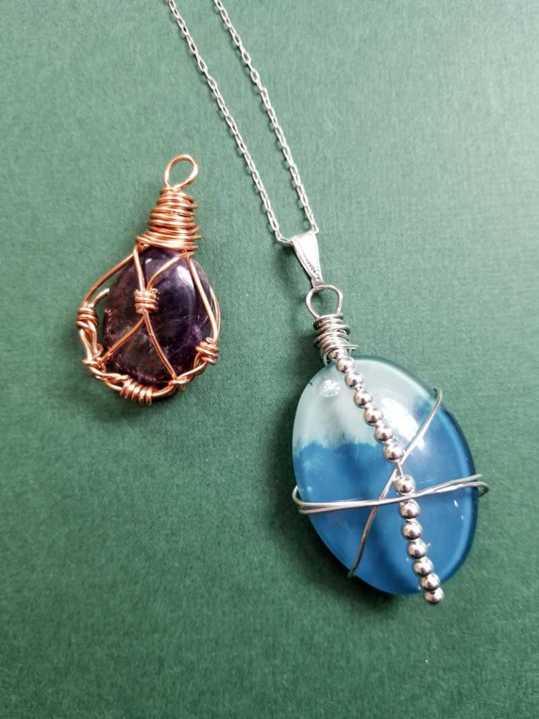 Wire Wrap Stone How to Wire Wrap Stones Without Holes * Moms and Crafters