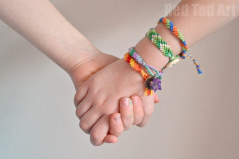 Friendship Bracelet Patterns for Beginners * Moms and Crafters