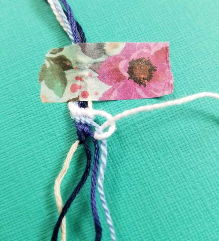 Zig Zag Friendship Bracelet Pattern with a 3D effect! * Moms and Crafters