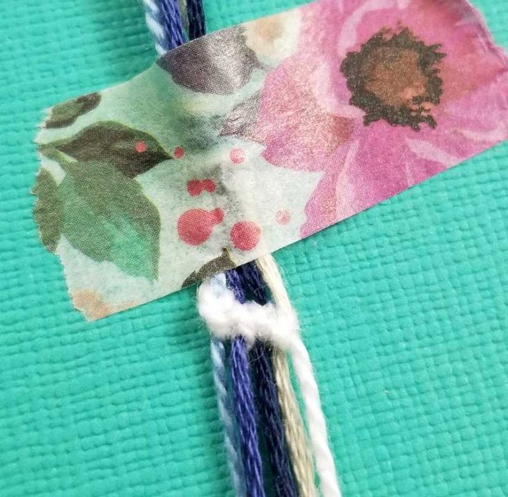 Zig Zag Friendship Bracelet Pattern with a 3D effect! * Moms and Crafters