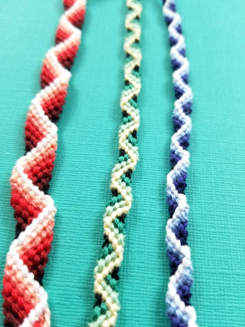 Easy Friendship Bracelet - Basic ZigZag * Moms and Crafters